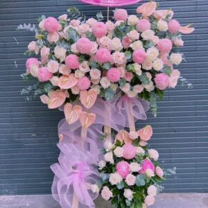 Kệ Hoa Vươn Xa – Sắc Hoa Phát Triển