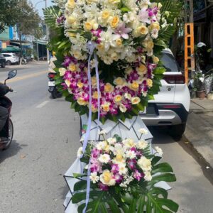 Kệ Hoa Nỗi Nhớ – Dịu Dàng Mà Xúc Động