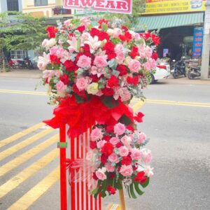 Kệ Hoa Chúc Mừng Hồng Phát – Tươi Rực & Đầy Năng Lượng