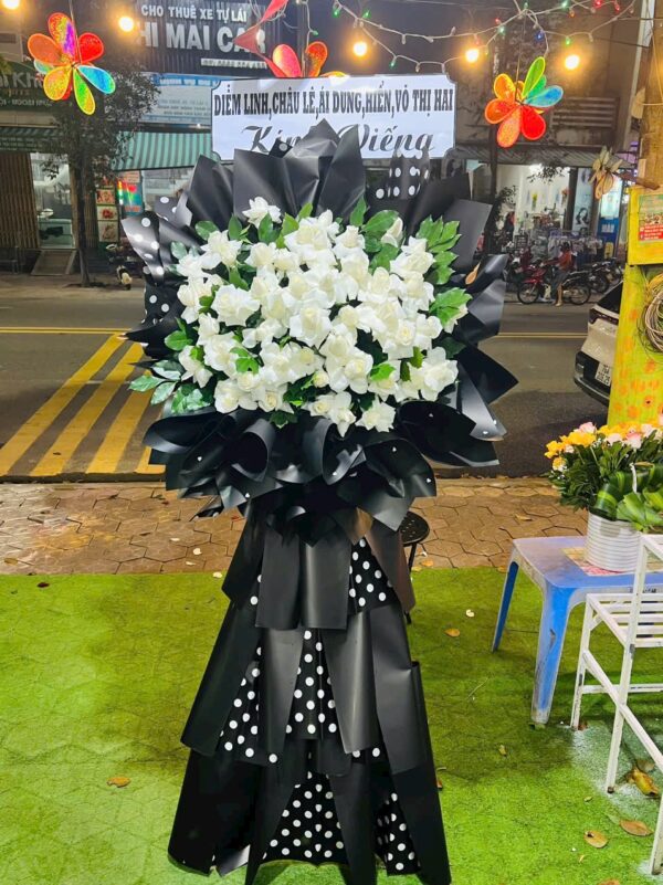 Kệ Hoa Kính Tiễn – Tím Nhẹ Lời Thương